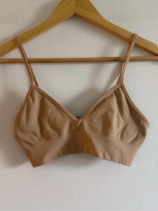 SKIMS Other - SKIMS Light Tan Seamless Classic Comfy Neutral Bralette size Small EUC